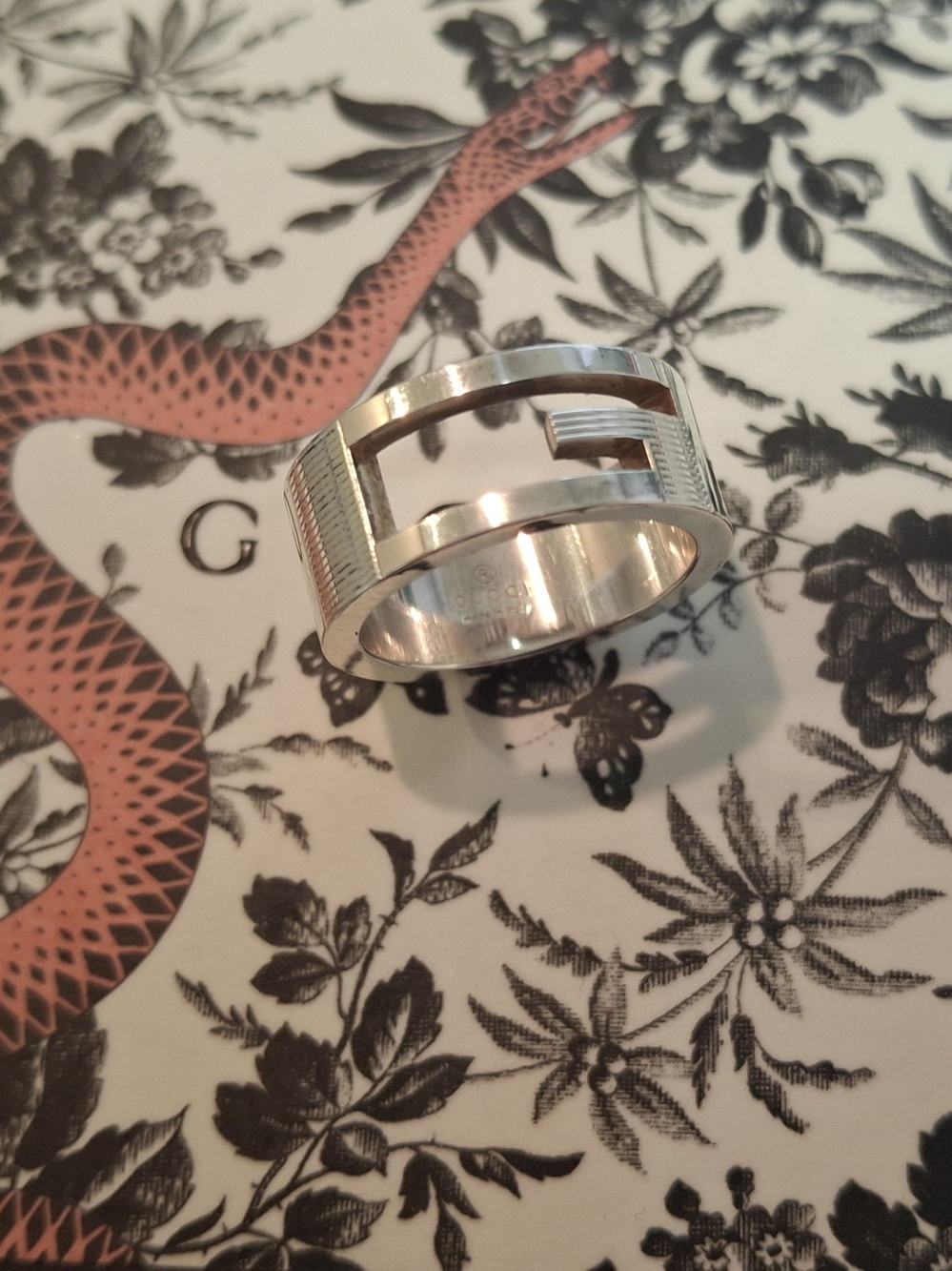 Gucci Sterling Silver Ring with Logo - Picture 6 of 6